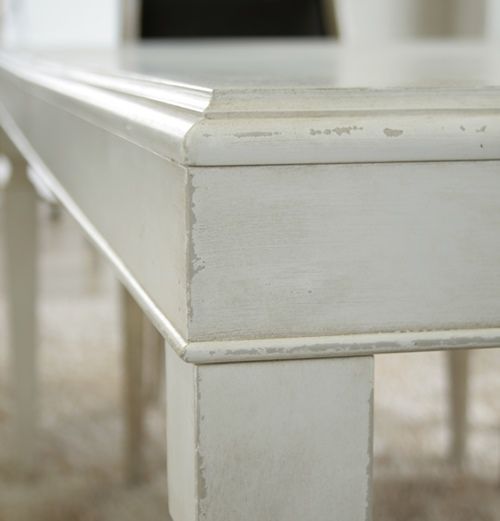 Gustavian Dining Table in Stucco White